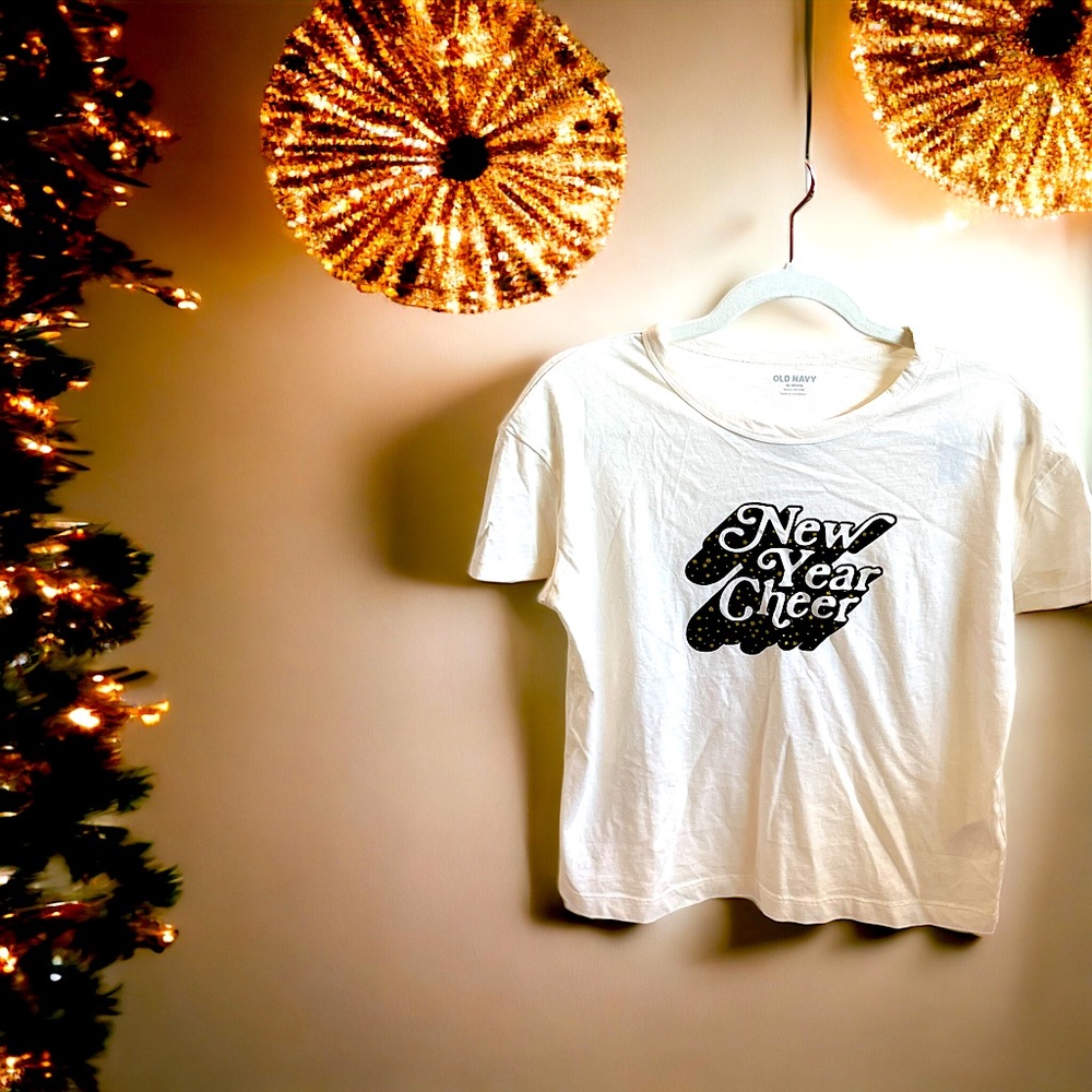 Old Navy New Year Cheer Graphic Tee XS White Short Sleeve Holiday Shirt